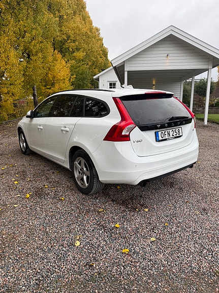 Volvo V60 3 of 7