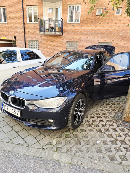 BMW 320d 3 of 5
