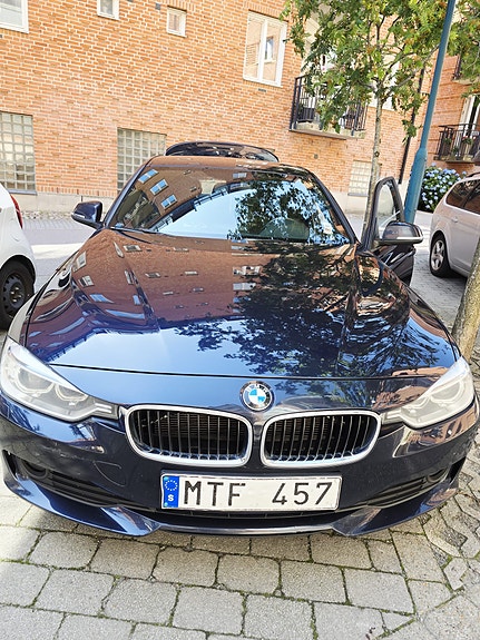 BMW 320d 4 of 5