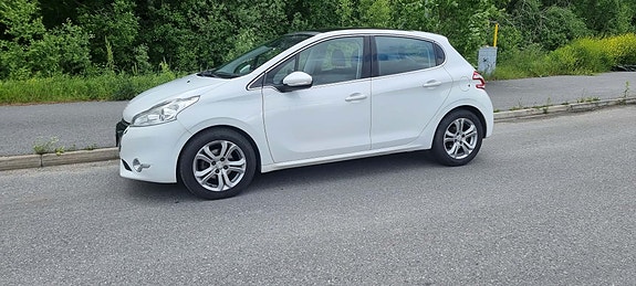 Peugeot 208 4 of 8
