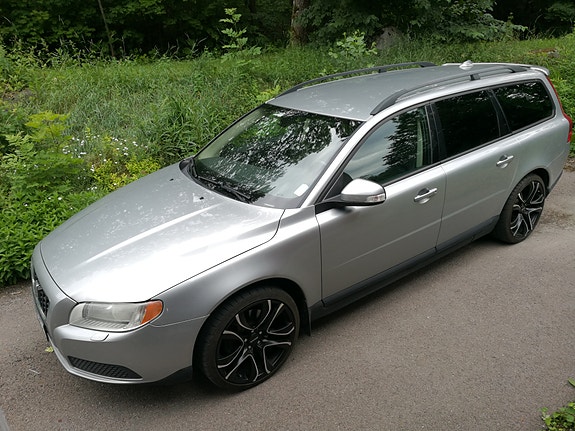 Volvo V70 2 of 5