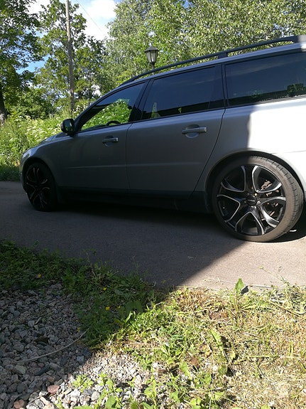 Volvo V70 3 of 5