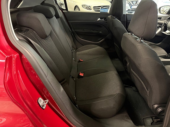 Peugeot 308 6 of 19