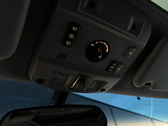 Cadillac SRX 11 of 14