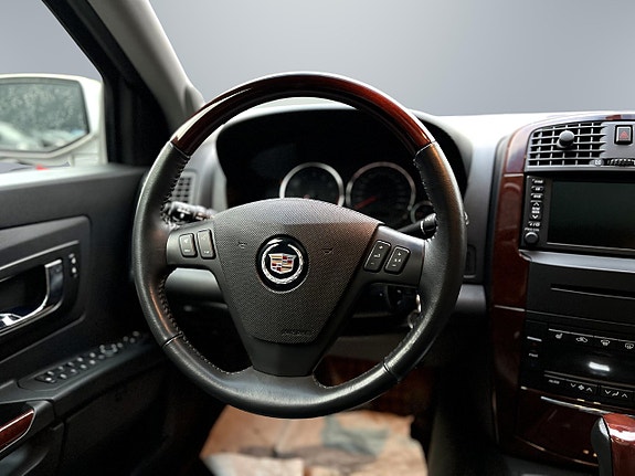 Cadillac SRX 10 of 14