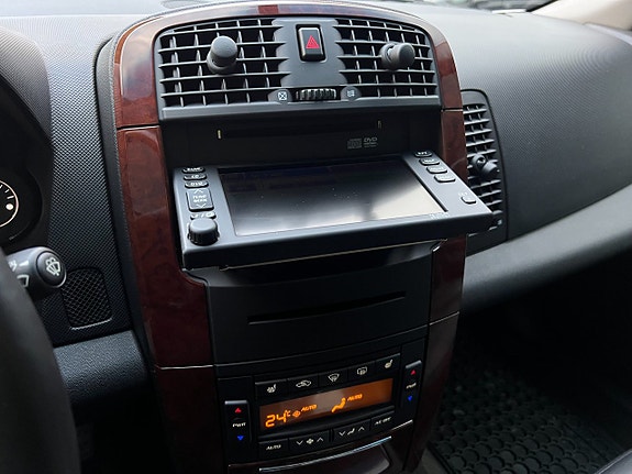 Cadillac SRX 14 of 14