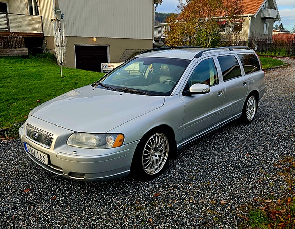 Volvo V70 3 of 9