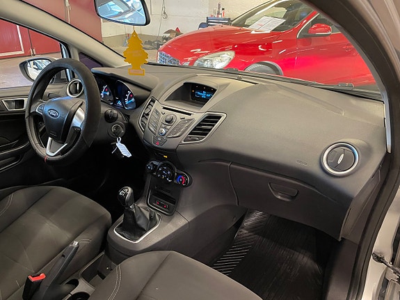 Ford Fiesta 10 of 19