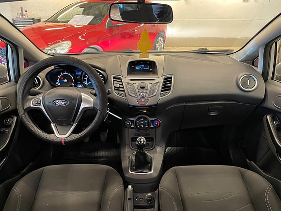 Ford Fiesta 13 of 19