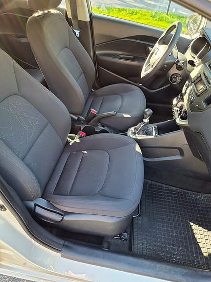 Kia Rio 9 of 15