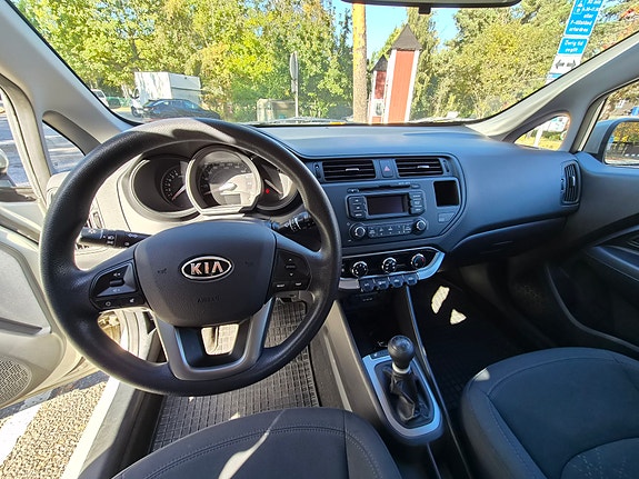 Kia Rio 8 of 15