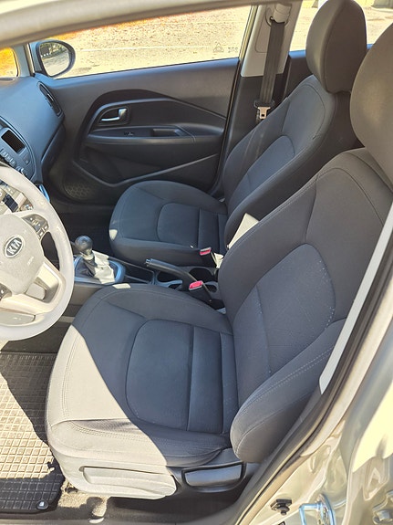 Kia Rio 7 of 15