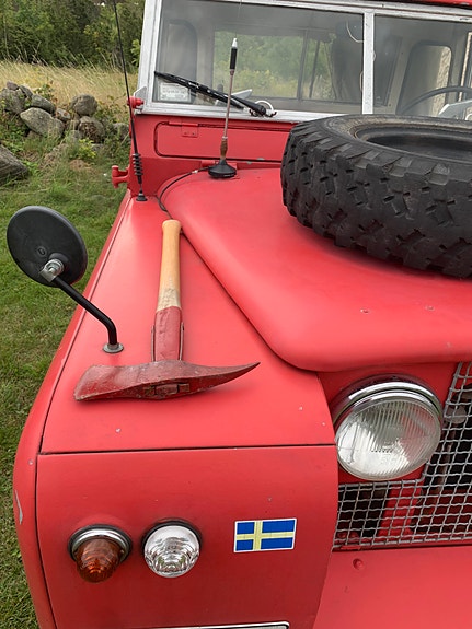 Land Rover 109 2 of 13