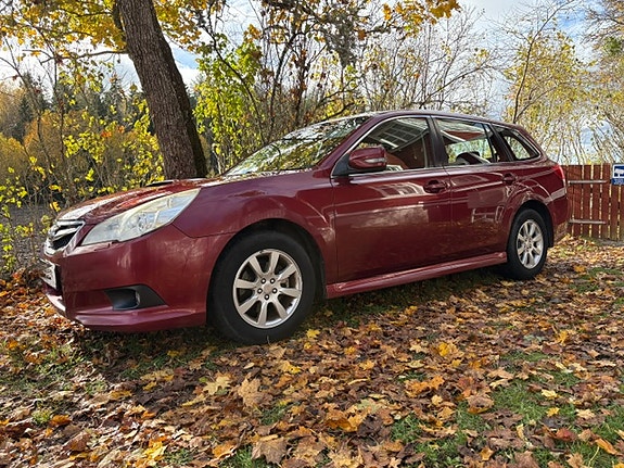 Subaru Legacy 3 of 5