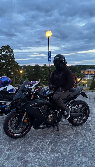 Honda CBR650R 2 of 20