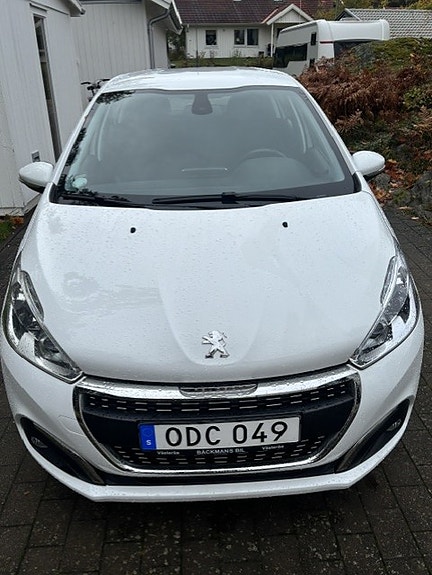 Peugeot 208 3 of 5