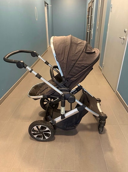 Beemoo barnvagn svart