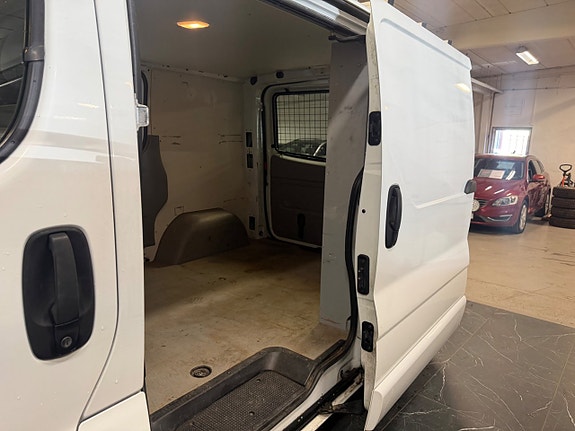 Opel Vivaro 13 of 18