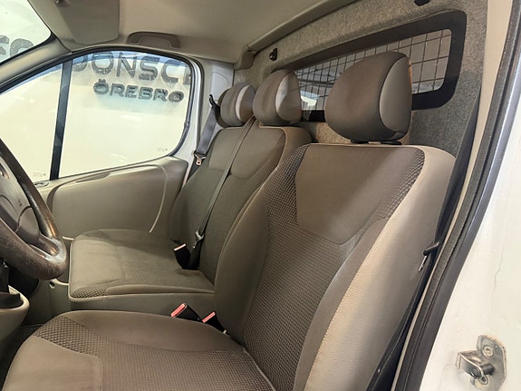 Opel Vivaro 12 of 18