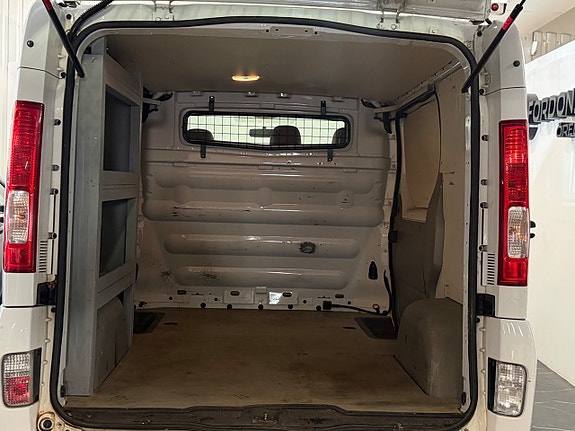 Opel Vivaro 11 of 18