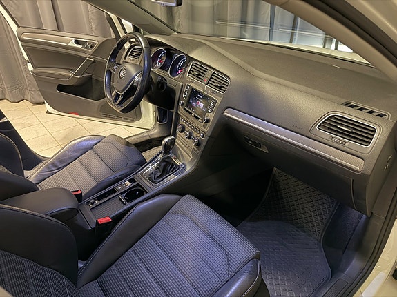 Volkswagen Golf Alltrack 19 of 30