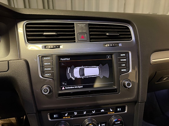 Volkswagen Golf Alltrack 23 of 30