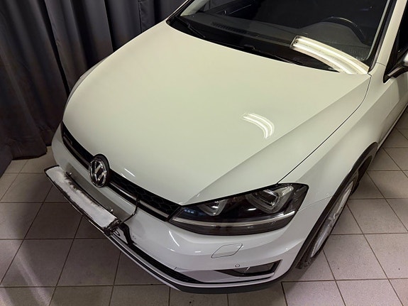 Volkswagen Golf Alltrack 26 of 30