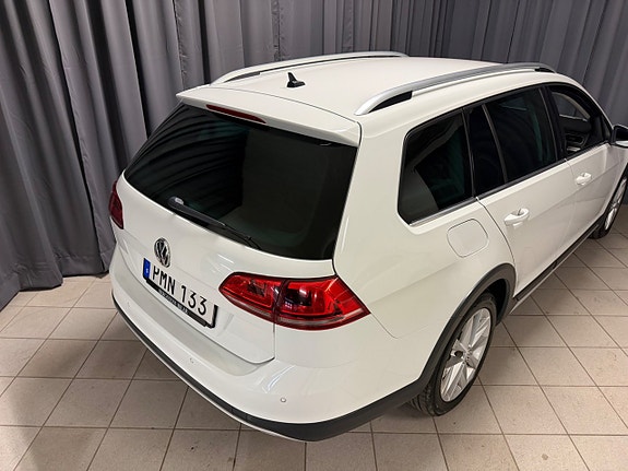Volkswagen Golf Alltrack 29 of 30