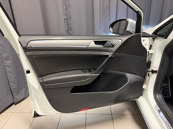 Volkswagen Golf Alltrack 14 of 30