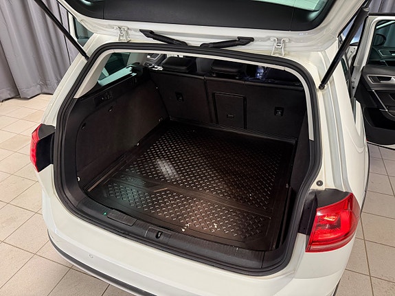 Volkswagen Golf Alltrack 16 of 30