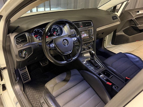 Volkswagen Golf Alltrack 9 of 30