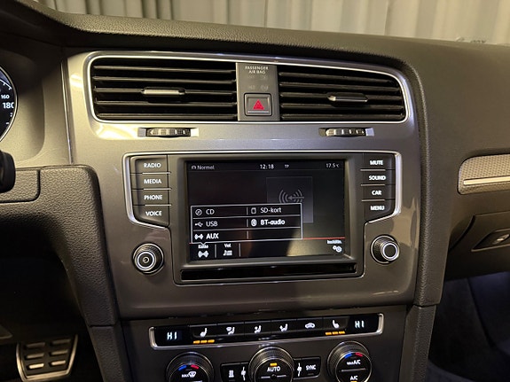 Volkswagen Golf Alltrack 22 of 30
