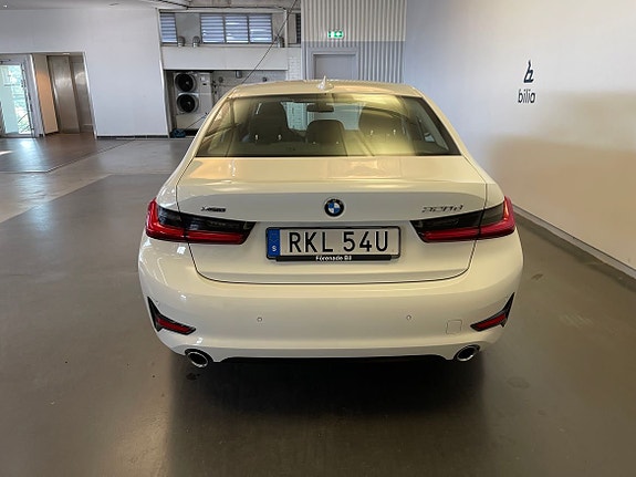 BMW 320 4 of 11