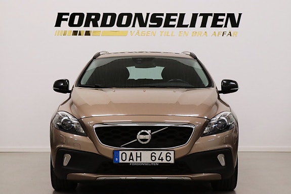 Volvo V40 Cross Country 2 of 24