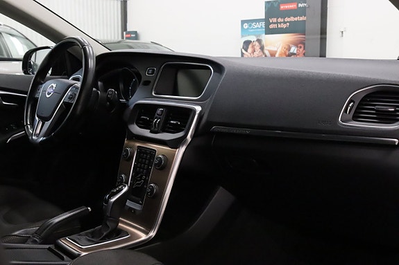 Volvo V40 Cross Country 12 of 24