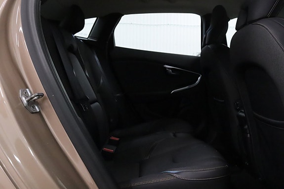 Volvo V40 Cross Country 23 of 24