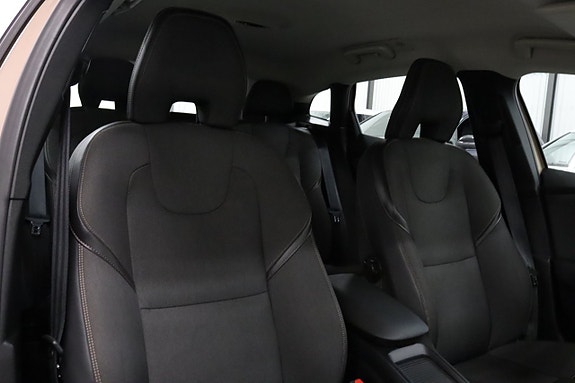 Volvo V40 Cross Country 13 of 24