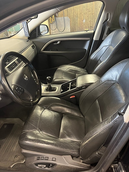 Volvo V70 6 of 8