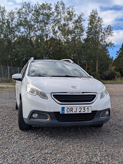 Peugeot 2008 2 of 11