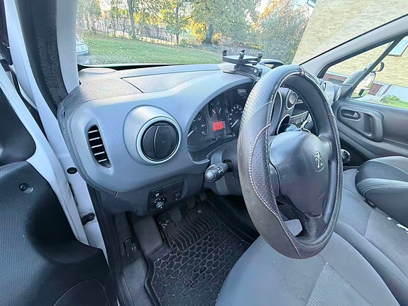 Peugeot Partner 2 of 7