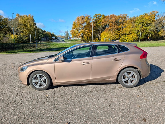 Volvo V40 3 of 9