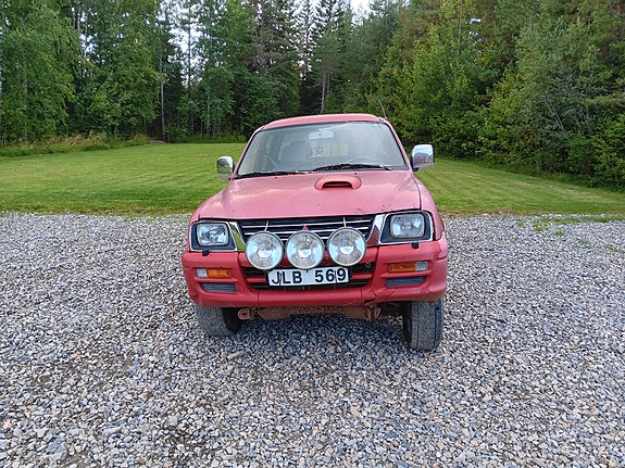 Mitsubishi L200 3 of 12