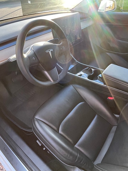 Tesla Model 3 4 of 7
