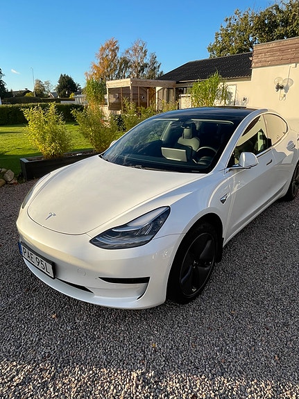 Tesla Model 3 2 of 7