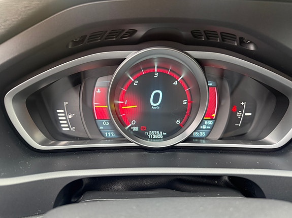 Volvo V40 Cross Country 11 of 14