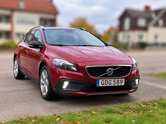 Volvo V40 Cross Country 2 of 14