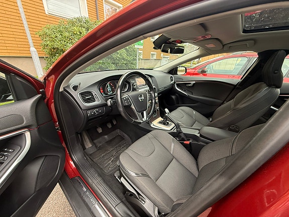 Volvo V40 Cross Country 8 of 14