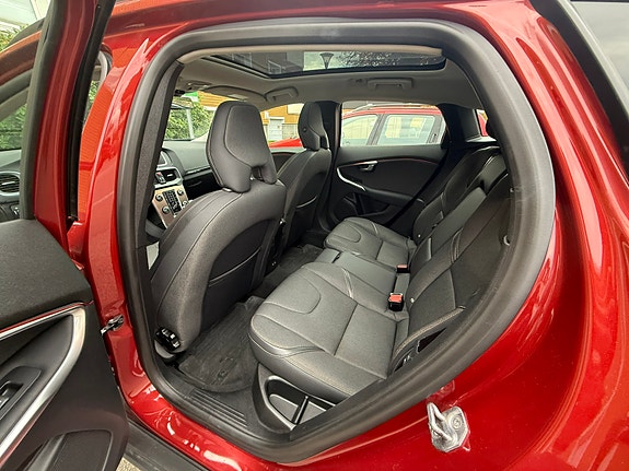 Volvo V40 Cross Country 12 of 14