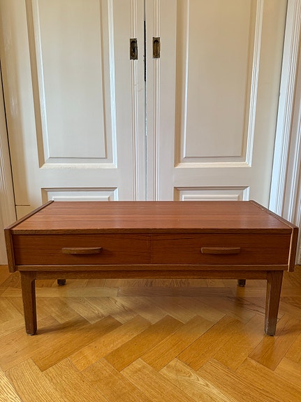 Hallmöbel / TV-bänk i Teak