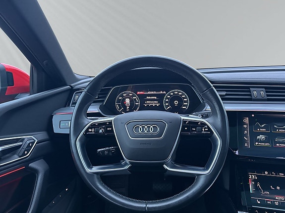 Audi Q8 e-tron 13 of 30